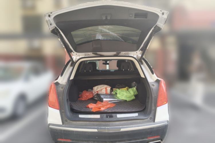 Used Cadillac XT5 2018 25T Luxury Model Trunk