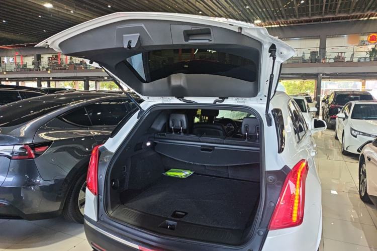 Used Cadillac XT5 2018 28E Four-Wheel Drive Tech Version Trunk