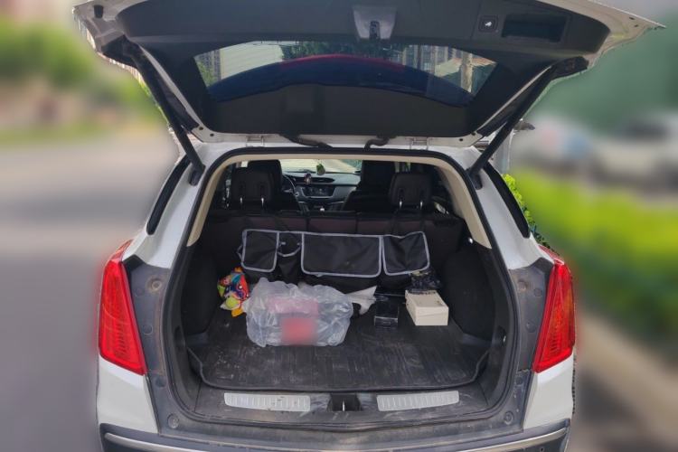 Used Cadillac XT5 2018 25T Luxury Model Trunk