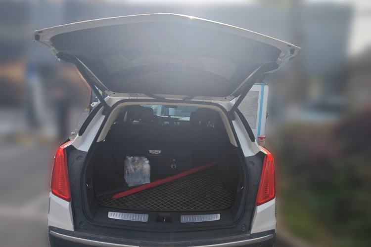 Used Cadillac XT5 2018 25T Luxury Model Trunk