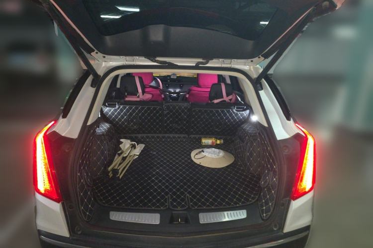 Used Cadillac XT5 2018 25T Luxury Model Trunk