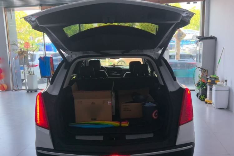 Used Cadillac XT5 2018 25T Luxury Model Trunk