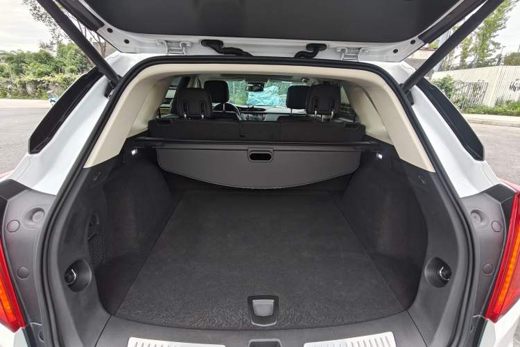 Used Cadillac XT5 2018 28T Four-Wheel Drive Luxury Model Trunk