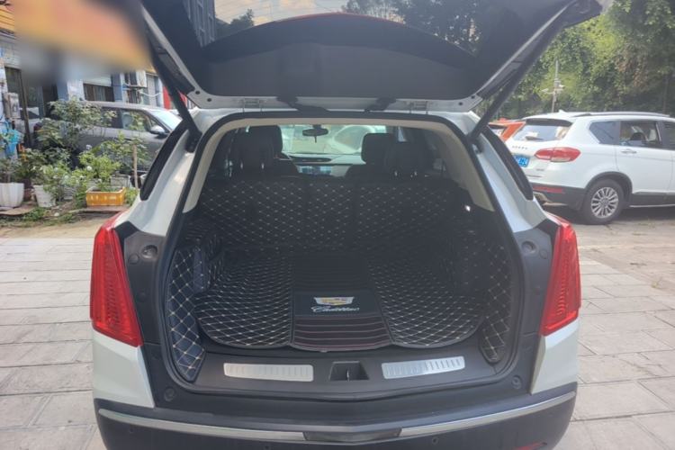 Used Cadillac XT5 2018 25T Luxury Model Trunk