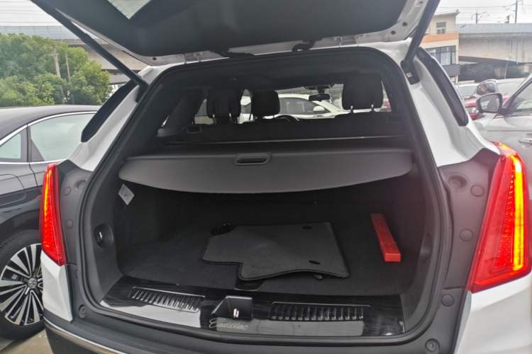 Used Cadillac XT5 2018 28E Four-Wheel Drive Tech Version Trunk