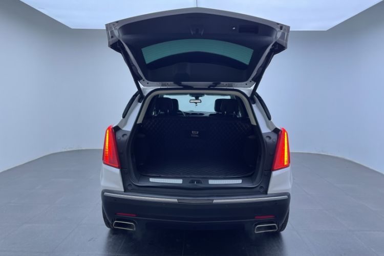 Used Cadillac XT5 2018 25T Luxury Model Trunk