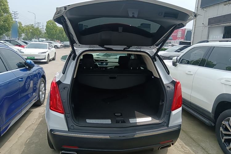 Used Cadillac XT5 2018 25T Luxury Model Trunk