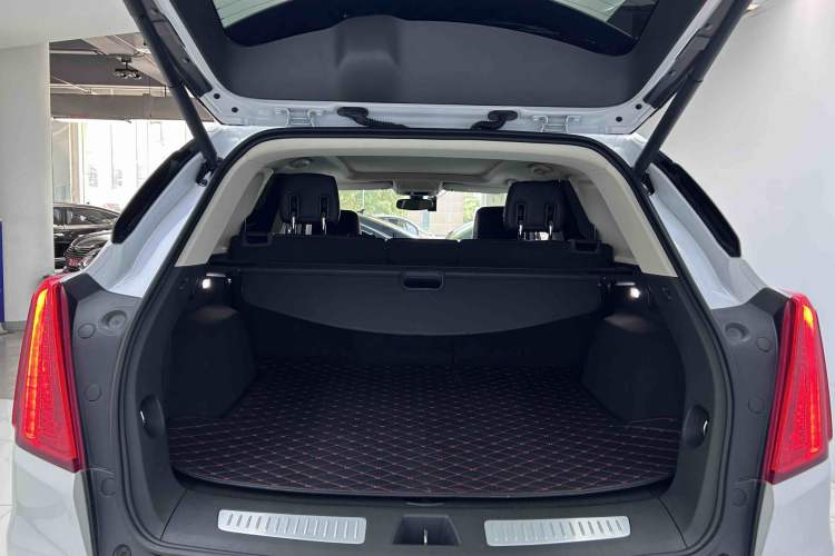 Used Cadillac XT5 2018 28T Four-Wheel Drive Luxury Model Trunk