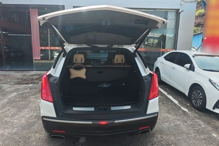 Used Cadillac XT5 2018 25T Luxury Model Trunk