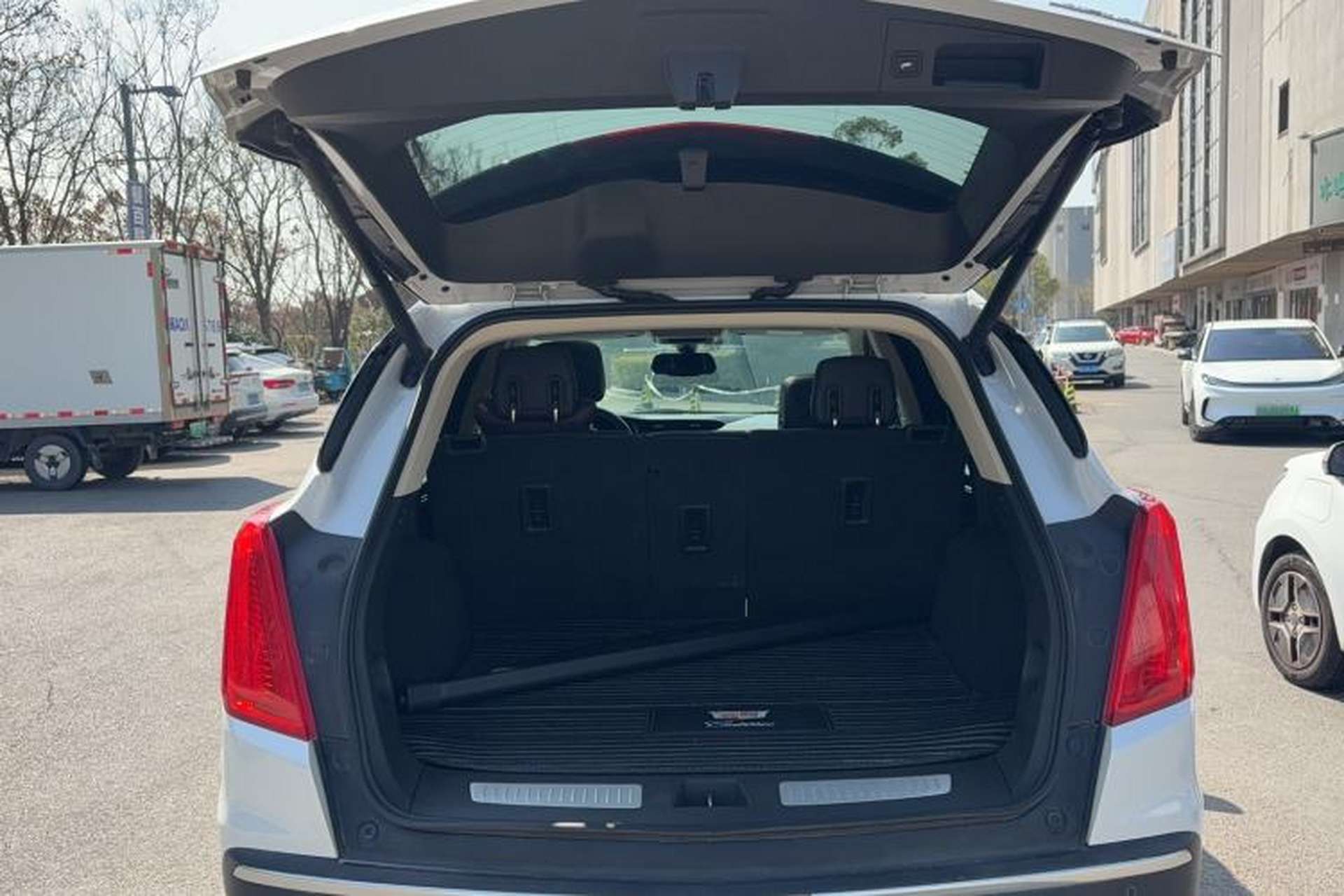 Used Cadillac XT5 2018 25T Luxury Model Trunk