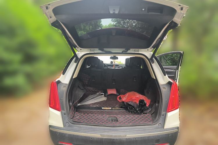Used Cadillac XT5 2018 25T Luxury Model Trunk
