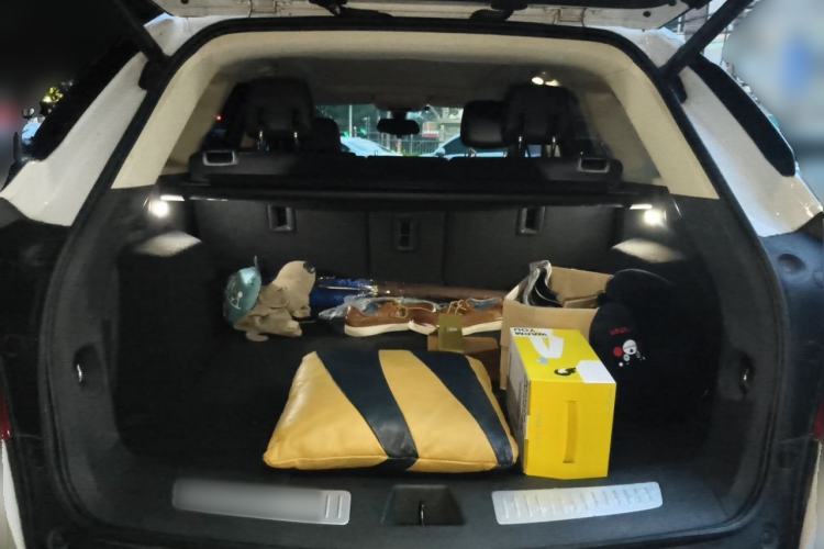 Used Cadillac XT5 2018 25T Luxury Model Trunk