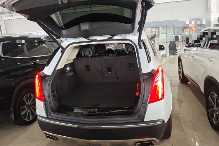 Used Cadillac XT5 2018 25T Luxury Model Trunk