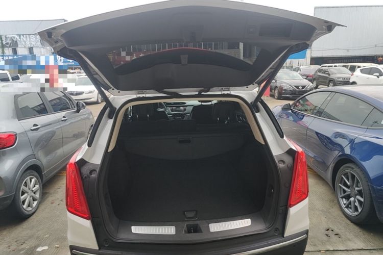 Used Cadillac XT5 2018 25T Luxury Model Trunk