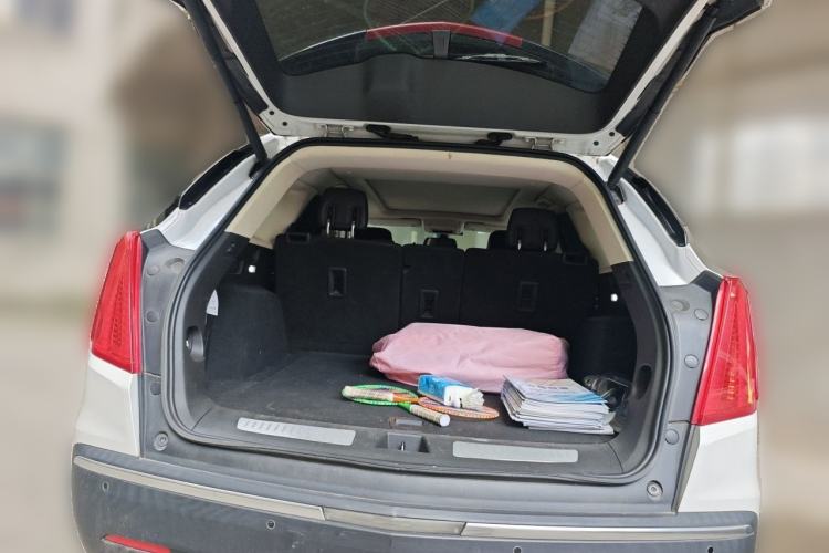 Used Cadillac XT5 2018 25T Luxury Model Trunk