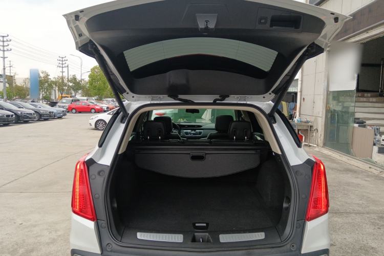 Used Cadillac XT5 2018 25T Luxury Model Trunk