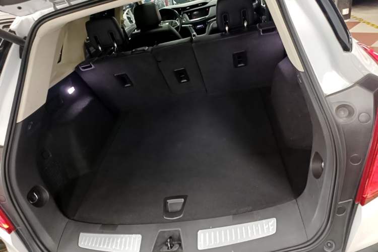 Used Cadillac XT5 2018 28T Four-Wheel Drive Luxury Model Trunk