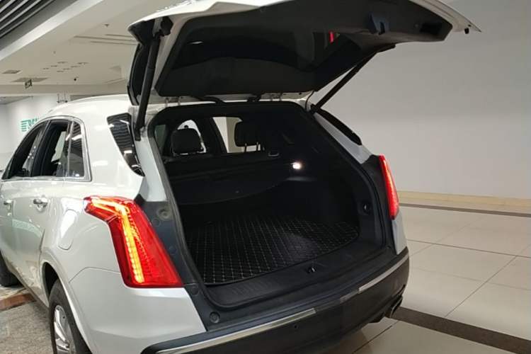 Used Cadillac XT5 2018 28E Four-Wheel Drive Tech Version Trunk
