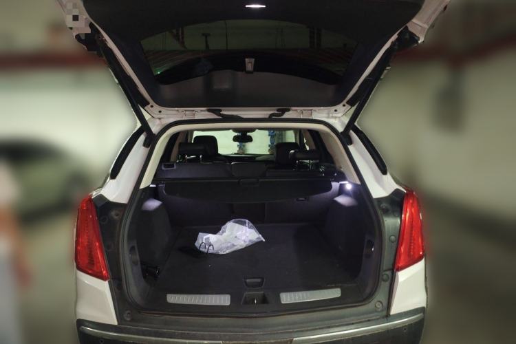 Used Cadillac XT5 2018 25T Luxury Model Trunk