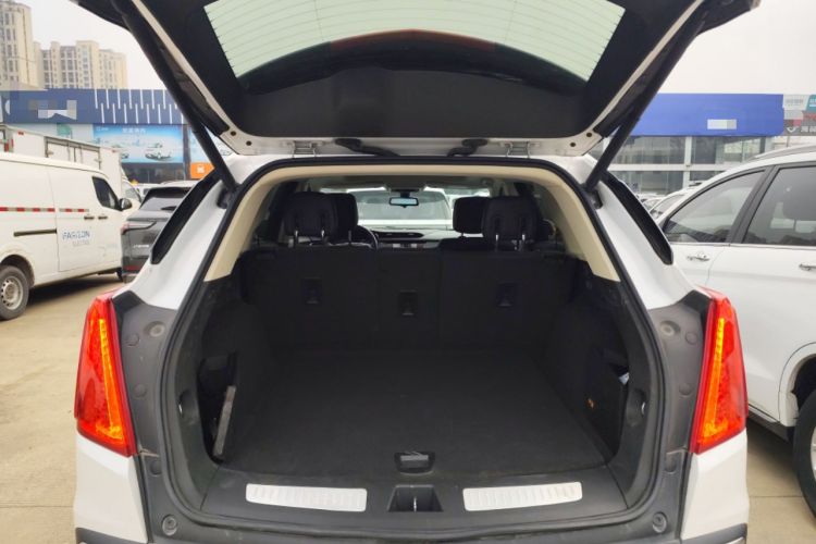 Used Cadillac XT5 2018 25T Luxury Model Trunk