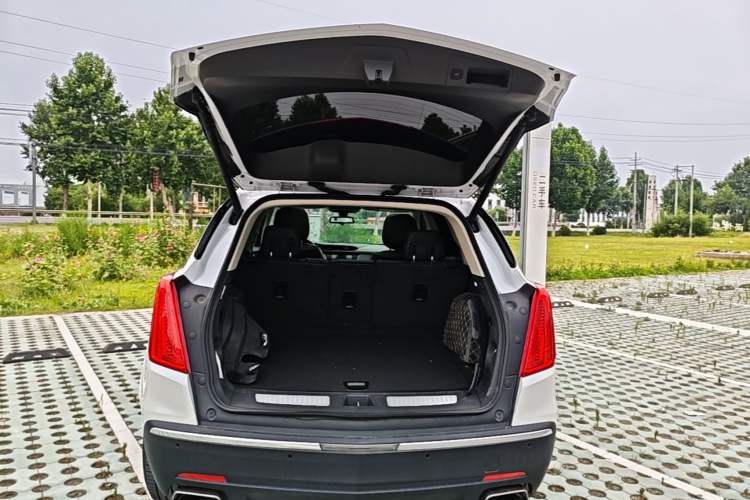 Used Cadillac XT5 2018 25T Luxury Model Trunk