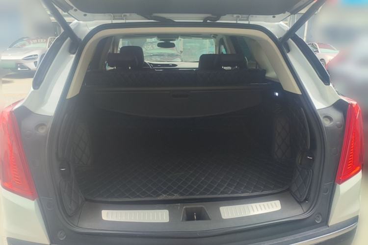 Used Cadillac XT5 2018 28T Four-Wheel Drive Luxury Model Trunk