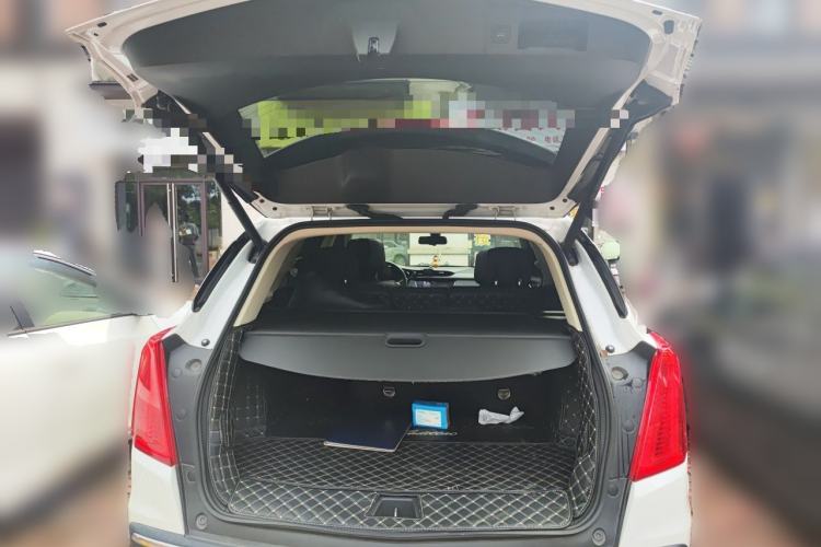 Used Cadillac XT5 2018 25T Luxury Model Trunk