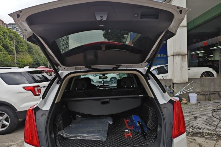 Used Cadillac XT5 2018 25T Luxury Model Trunk