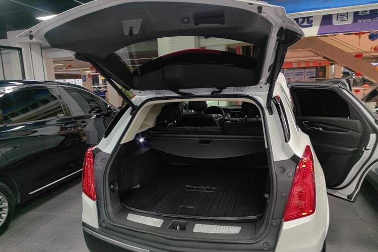 Used Cadillac XT5 2018 28T Four-Wheel Drive Luxury Model Trunk