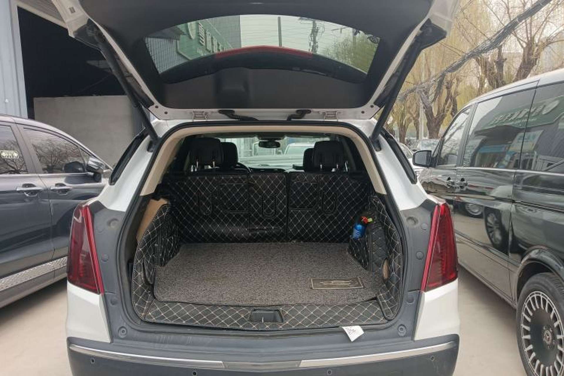 Used Cadillac XT5 2018 25T Luxury Model Trunk