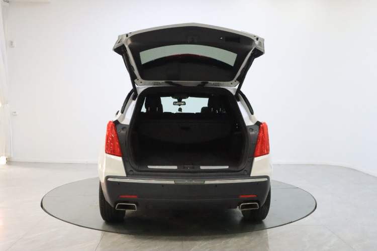 Used Cadillac XT5 2018 25T Luxury Model Trunk