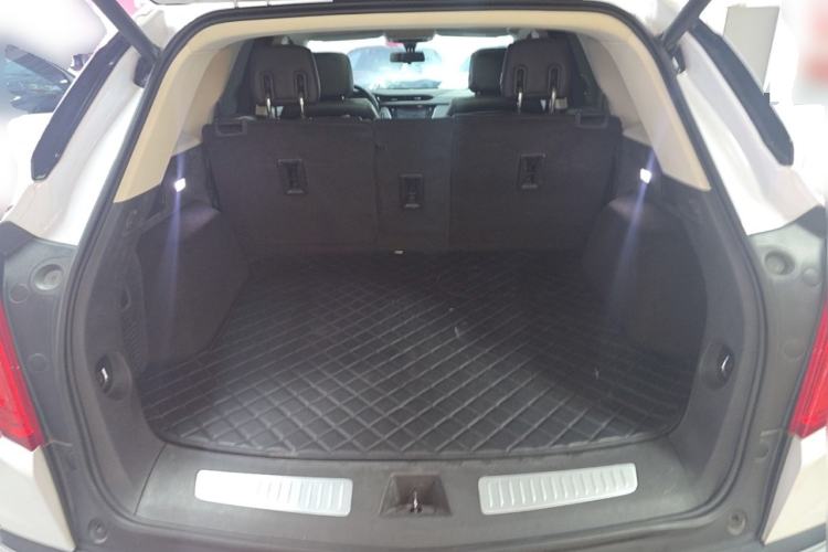 Used Cadillac XT5 2018 25T Luxury Model Trunk