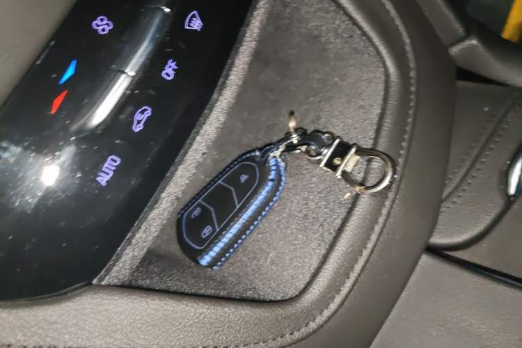 Used Cadillac XT5 2018 28E Four-Wheel Drive Tech Version Vehicle Key