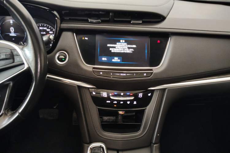 Used Cadillac XT5 2018 28T Four-Wheel Drive Luxury Model Audio And AC Panel