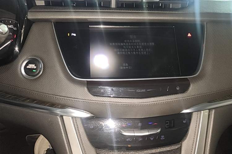 Used Cadillac XT5 2018 25T Luxury Model Audio And AC Panel