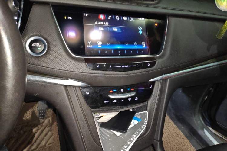 Used Cadillac XT5 2018 25T Luxury Model Audio And AC Panel