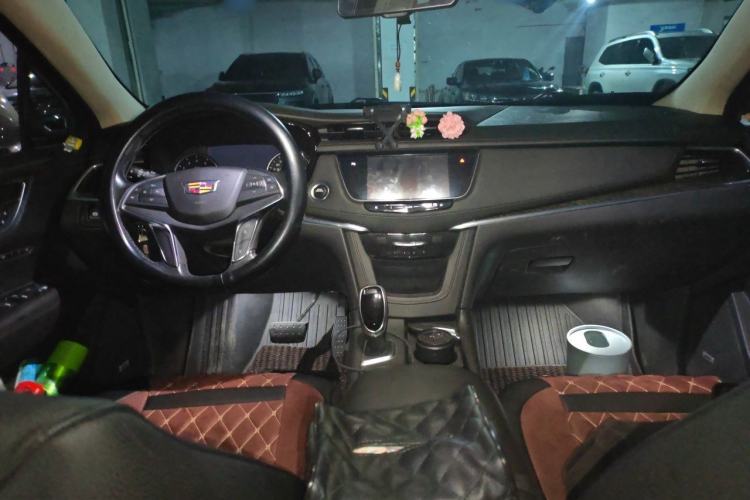 Used Cadillac XT5 2018 28T Four-Wheel Drive Luxury Model Center Console