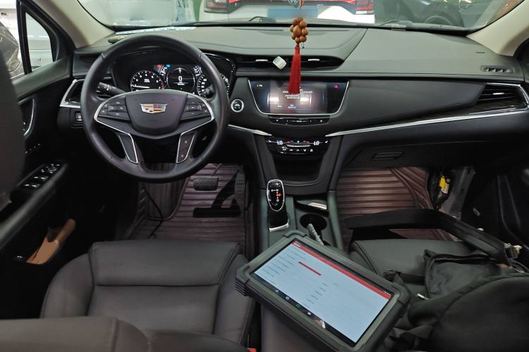Used Cadillac XT5 2018 25T Luxury Model Center Console