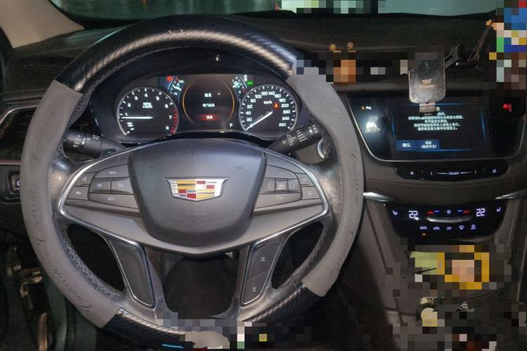 Used Cadillac XT5 2018 25T Luxury Model Center Console