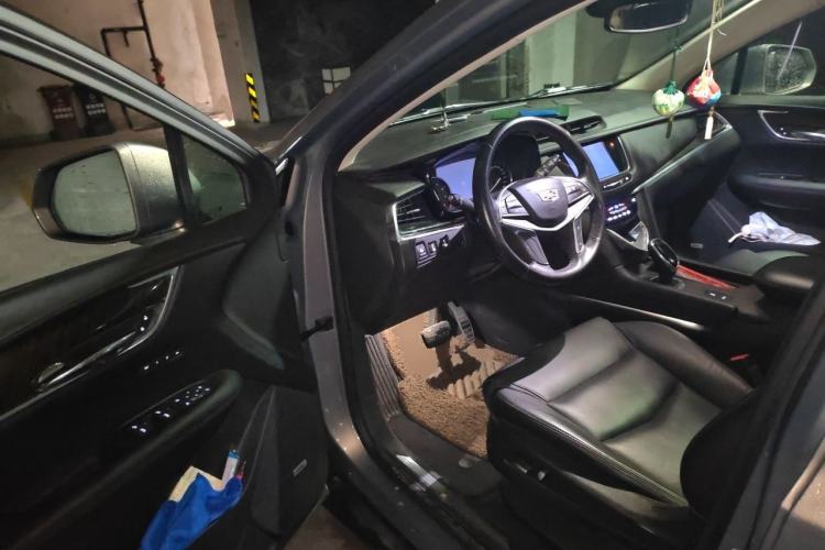 Used Cadillac XT5 2018 25T Luxury Model Driver Seat