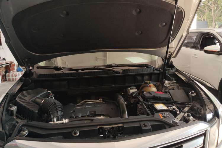 Used Cadillac XT5 2018 28T Four-Wheel Drive Luxury Model Engine Bay
