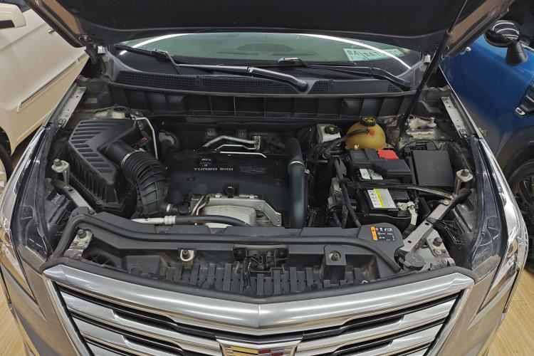 Used Cadillac XT5 2018 25T Luxury Model Engine Bay