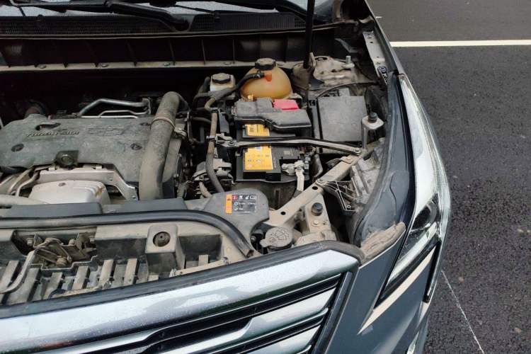 Used Cadillac XT5 2018 25T Luxury Model Engine Bay Left