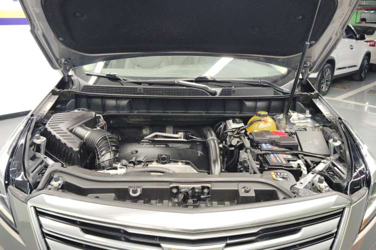Used Cadillac XT5 2018 25T Luxury Model Engine Bay