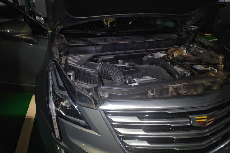Used Cadillac XT5 2018 28T Four-Wheel Drive Luxury Model Engine Bay Right