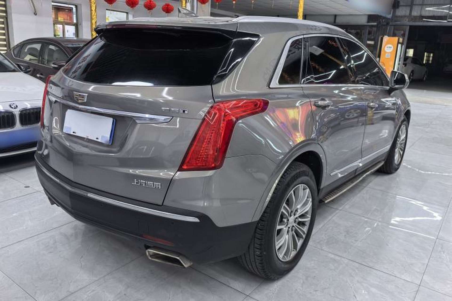Used Cadillac XT5 2018 25T Luxury Model Exterior 4