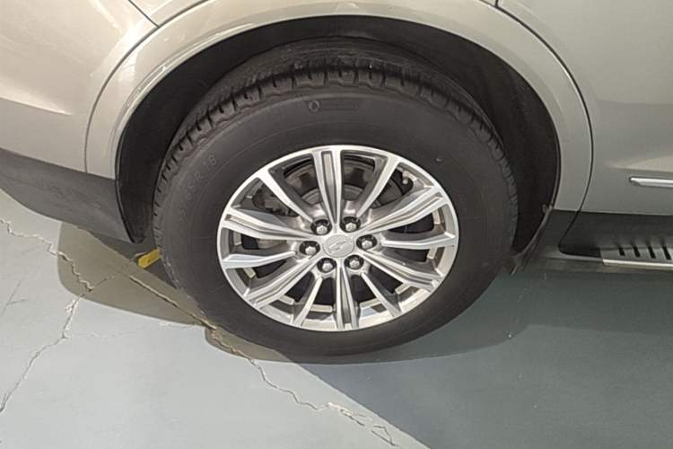 Used Cadillac XT5 2018 25T Luxury Model Exterior 5