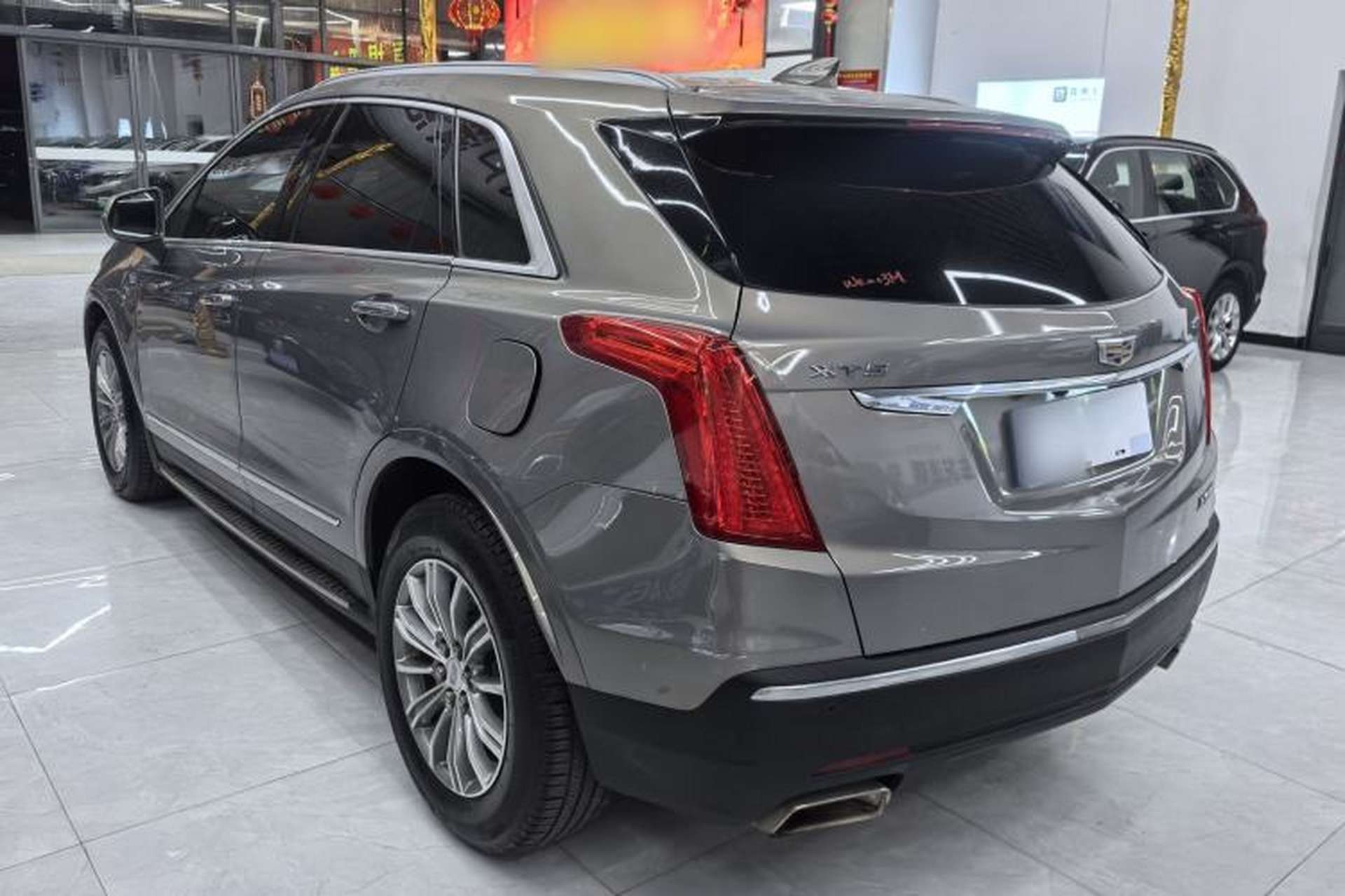 Used Cadillac XT5 2018 25T Luxury Model Exterior 5