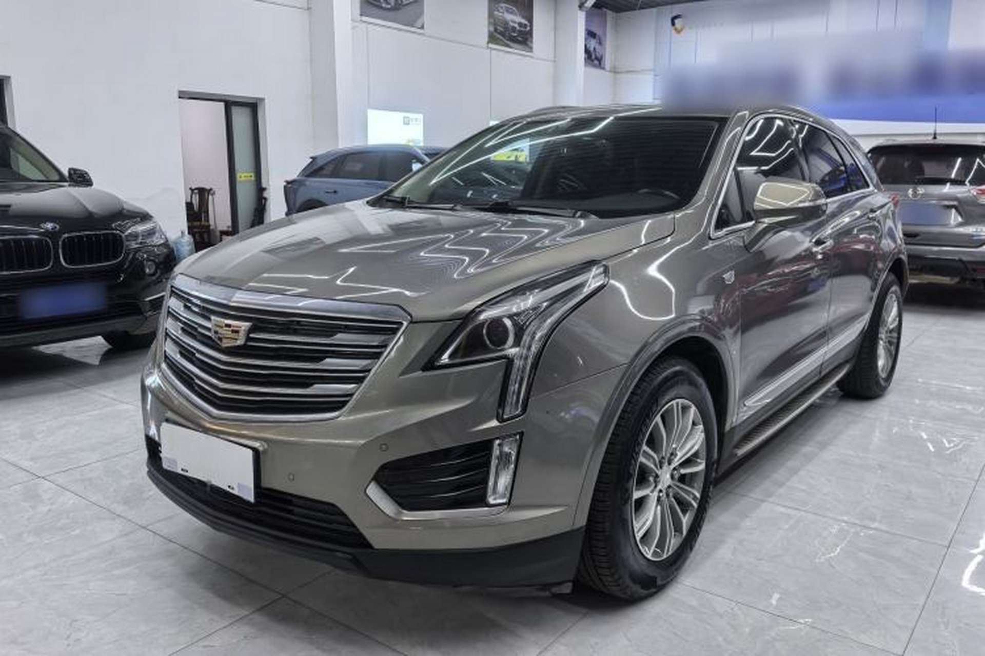 Used Cadillac XT5 2018 25T Luxury Model Front Left 45 Deg