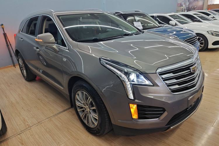 Used Cadillac XT5 2018 25T Luxury Model Front Right 45 Deg